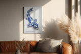 Paul Sinus Wandbild in 40x60cm Porcelain Koi – edler Koi-Fisch in filigraner Blau-Weiß-Porzellanoptik mit kunstvollen Mustern