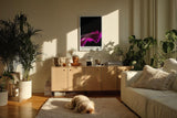 Paul Sinus Kunstdruck 40x60cm Velvet Bloom – samtige Blütenform in dunklem Violett auf Schwarz