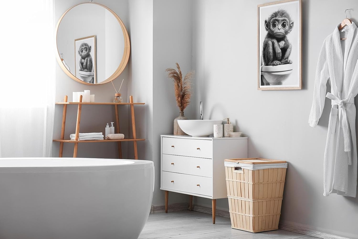 Paul Sinus Poster/Leinwandbild/Rahmenoption – Nachdenklicher Affe auf Toilette – Lustige WC-Deko für dein Badezimmer