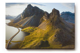 Sinus Art Wandbild 120x80cm Faszinierendes Bergmassiv an der Küste mit einzigartiger Topografie für starke Raumwirkung