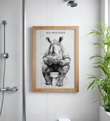 Paul Sinus Poster/Leinwandbild/Rahmenoption – Nashorn auf Toilette „Big Business“ – Lustige WC-Deko für dein Badezimmer