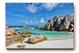 Sinus Art Wandbild 120x80cm Türkises Wasser, weißer Sand und markante Felsen – Urlaubsstimmung pur auf Leinwand