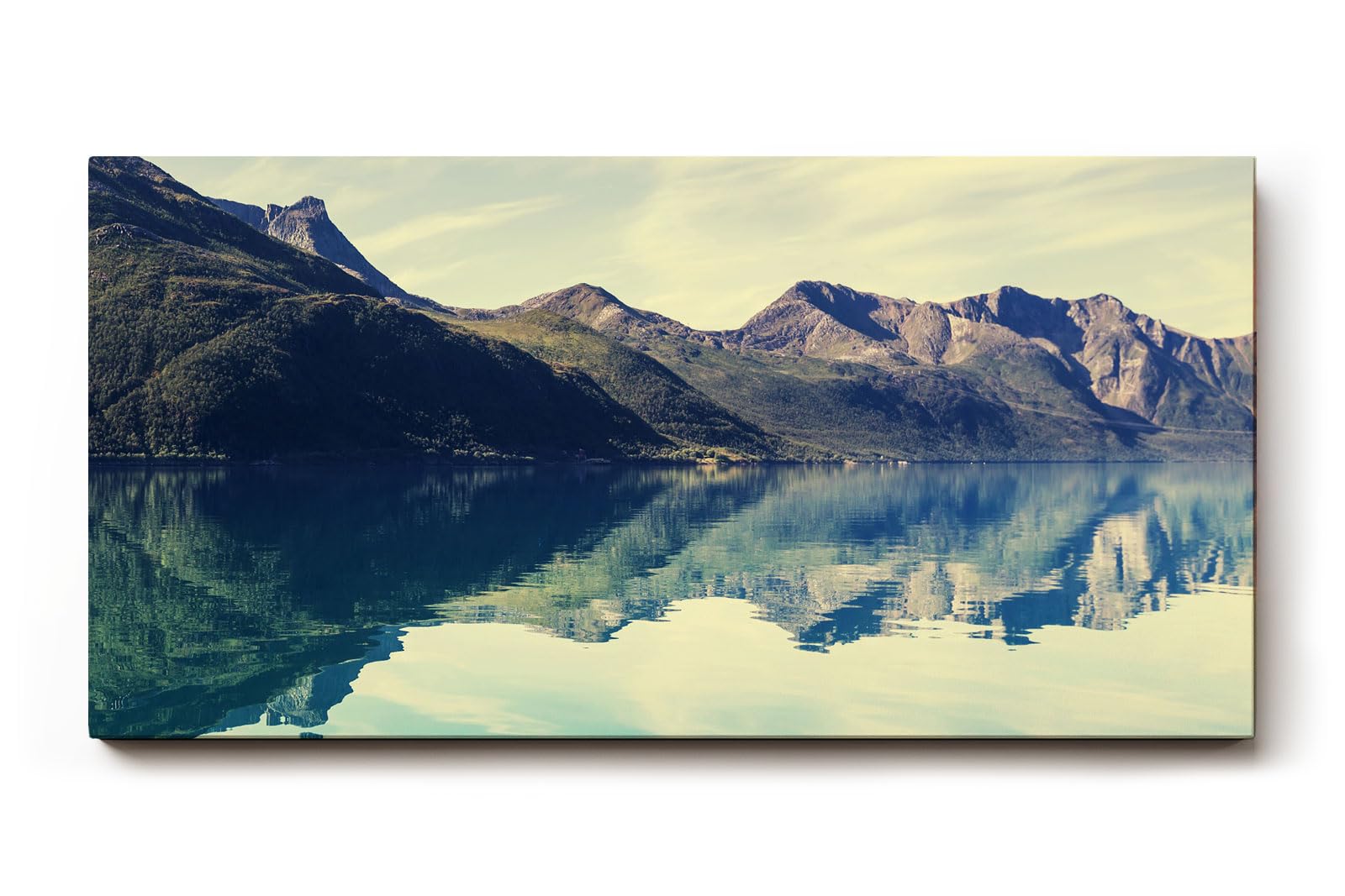 Sinus Art Wandbild 120x80cm Ruhiger Bergsee mit klarer Spiegelung und weiter Gebirgskulisse – beruhigend und inspirierend