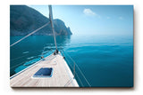 Sinus Art Wandbild 120x80cm Ruhiger Ausblick von einem Segelboot über das glitzernde Wasser zur felsigen Küste