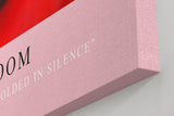 Paul Sinus Kunstdruck 40x60cm Scarlet Bloom – Rote Rosenblüte in Makroaufnahme mit eleganter Form und samtiger Textur