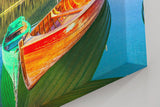 Sinus Art Wandbild 120x80cm Farbkräftige Boote auf spiegelndem Wasser mit Wald und Bergen im Hintergrund
