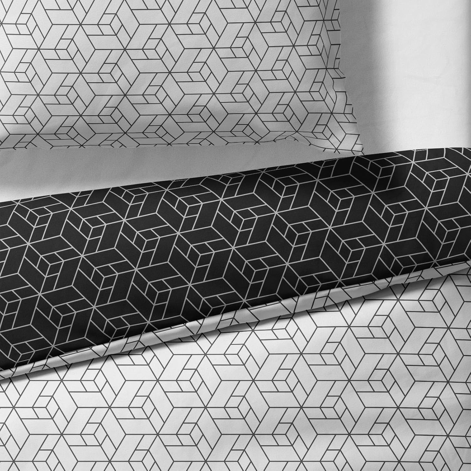 Sinus Art Mikrofaser Bettwäsche 135x200 cm + 80x80 cm – Wendedesign in Schwarz & Weiß mit 3D-Würfelmuster, pflegeleicht & atmungsaktiv