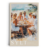 Paul Sinus Leinwandbild 60x90cm Leinwandbild Sommerliches Strandvergnügen auf Sylt – Elegante Gesellschaft, Genuss am Meer, maritimes Flair