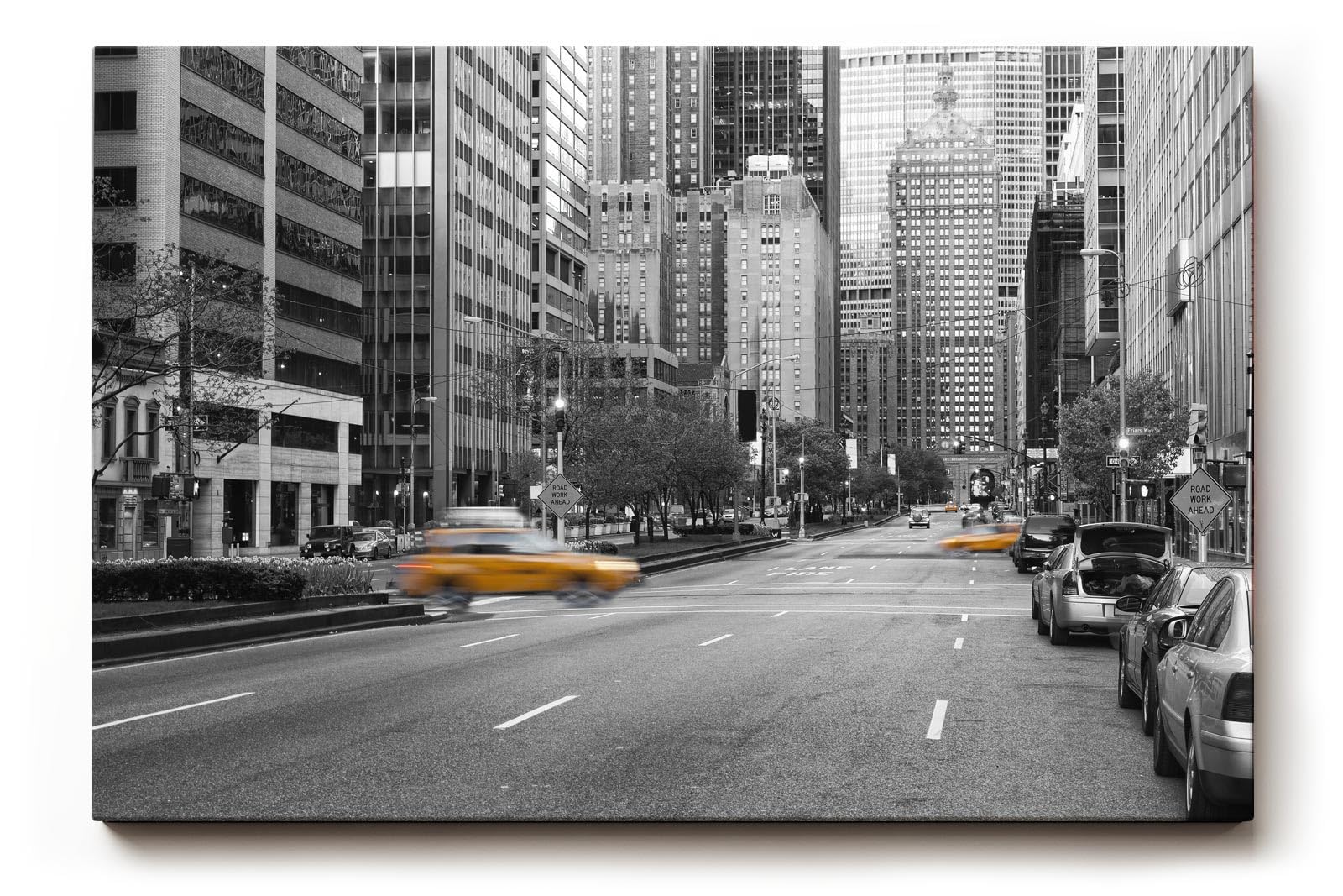 Sinus Art Wandbild 120x80cm Schwarz-Weiß-Straßenszene mit leuchtenden gelben Taxis – dynamisch, stilvoll und ikonisch