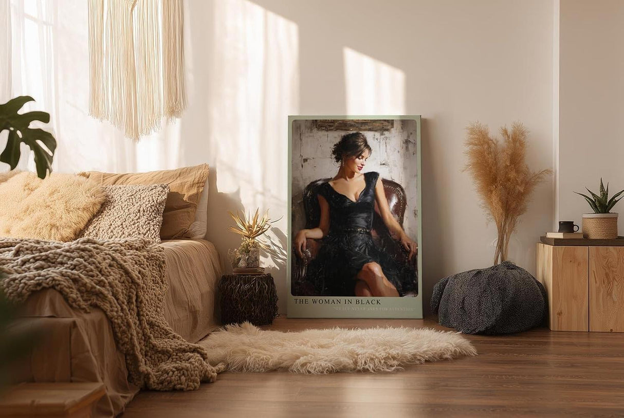 Paul Sinus Wandbild in 40x60cm Frau in elegantem schwarzen Kleid auf Lederstuhl – stilvolles Porträt in moderner Maltechnik