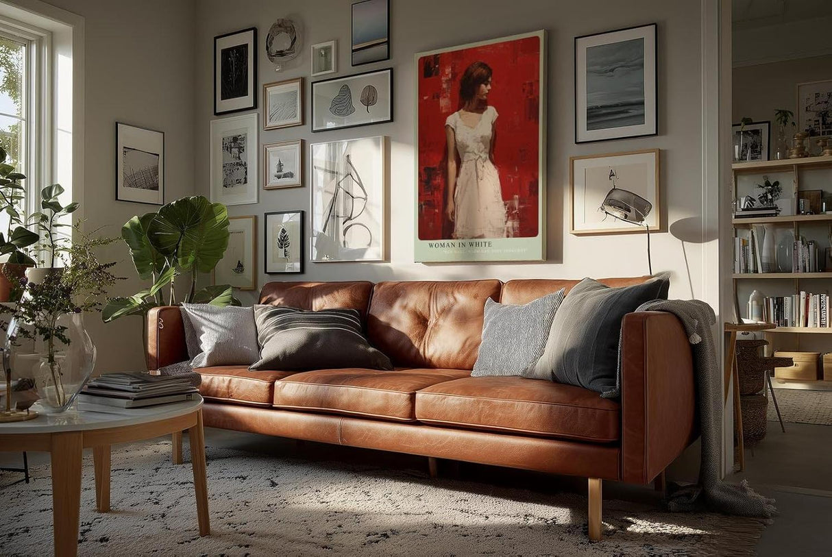 Paul Sinus Wandbild in 40x60cm Frau in weißem Kleid vor roter Wand – modernes Porträt mit ausdrucksstarker Komposition