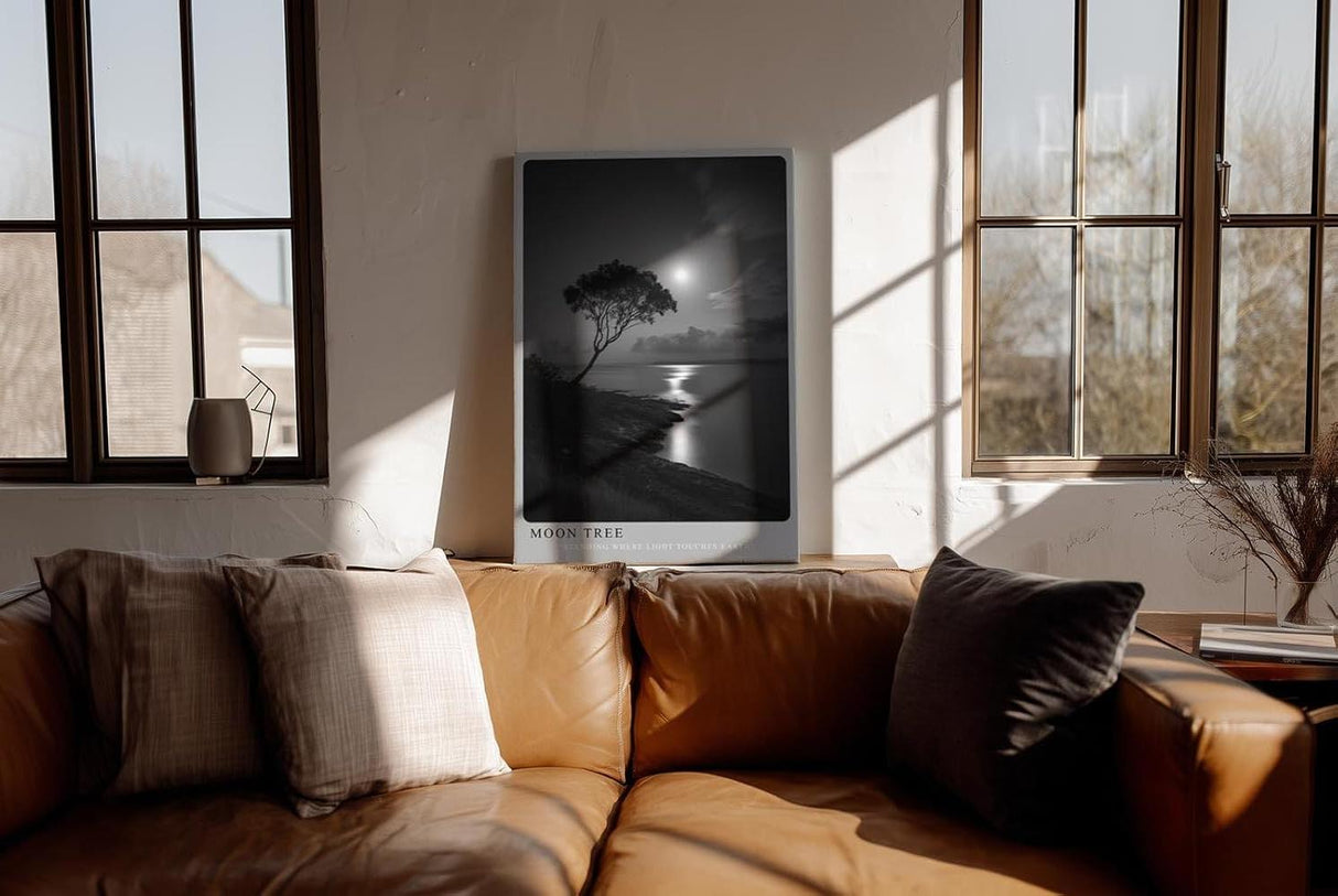 Paul Sinus Wandbild in 40x60cm Moon Tree – stimmungsvolle Schwarz-Weiß-Landschaft mit Baum am Ufer im Mondlicht