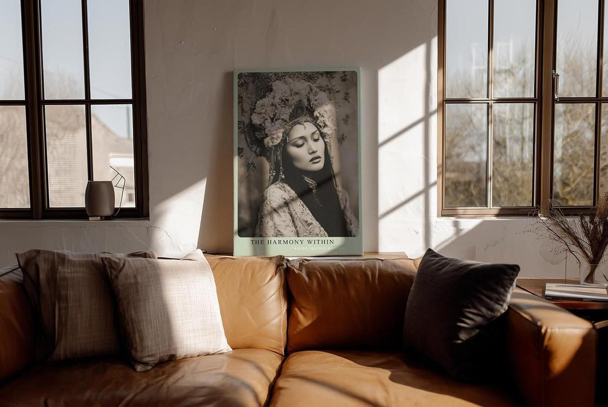 Paul Sinus Wandbild in 40x60cm The Harmony Within Monochromes Frauenporträt mit floralem Kopfschmuck und traditioneller Kleidung für harmonische Raumgestaltung