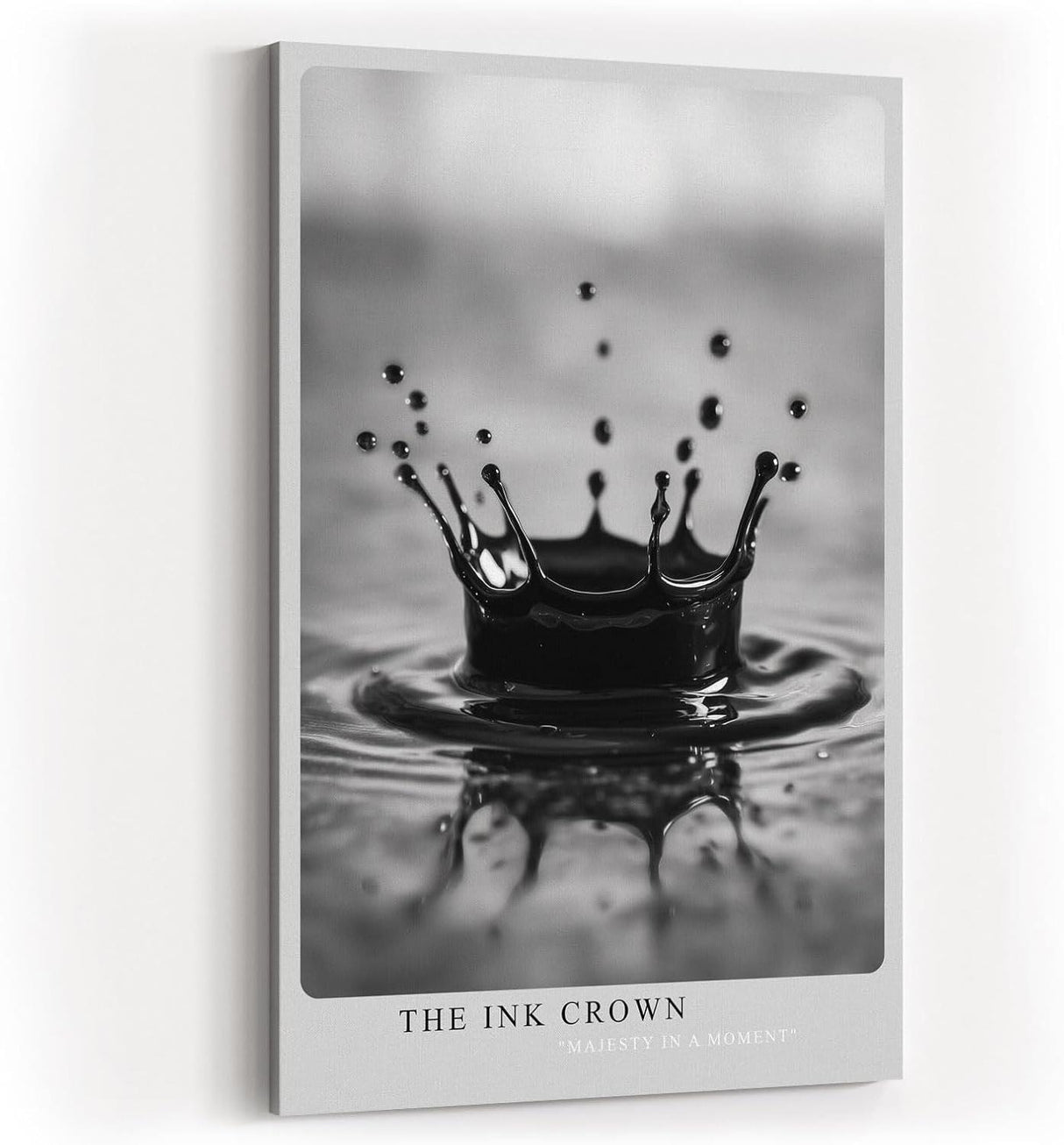 Paul Sinus Wandbild in 40x60cm The Ink Crown – Schwarz-Weiß-Aufnahme einer Wasserkrone im Moment des Aufpralls
