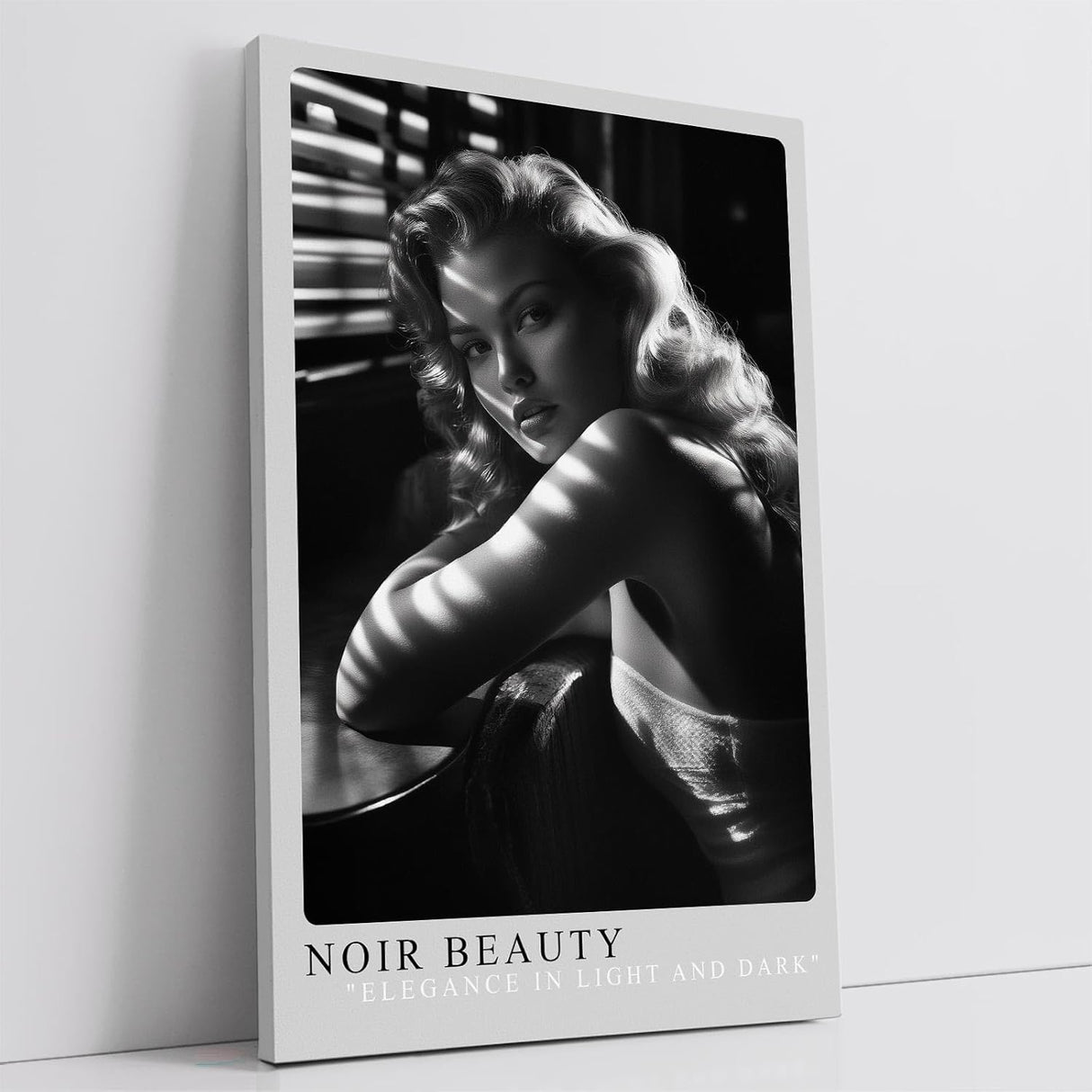 Paul Sinus Leinwandbild 60x90cm faszinierende Noir-Fotografie einer eleganten Frau im Spiel von Licht und Schatten, stilvolle Schwarz-Weiß-Kunst