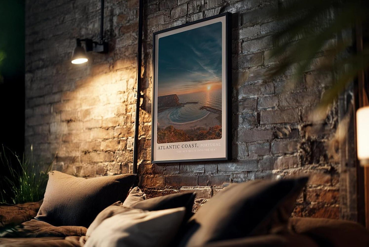 Paul Sinus Kunstdruck 40x60cm Atlantic Coast Portugal – Sonnenuntergang über atlantischer Bucht in dramatischem Licht