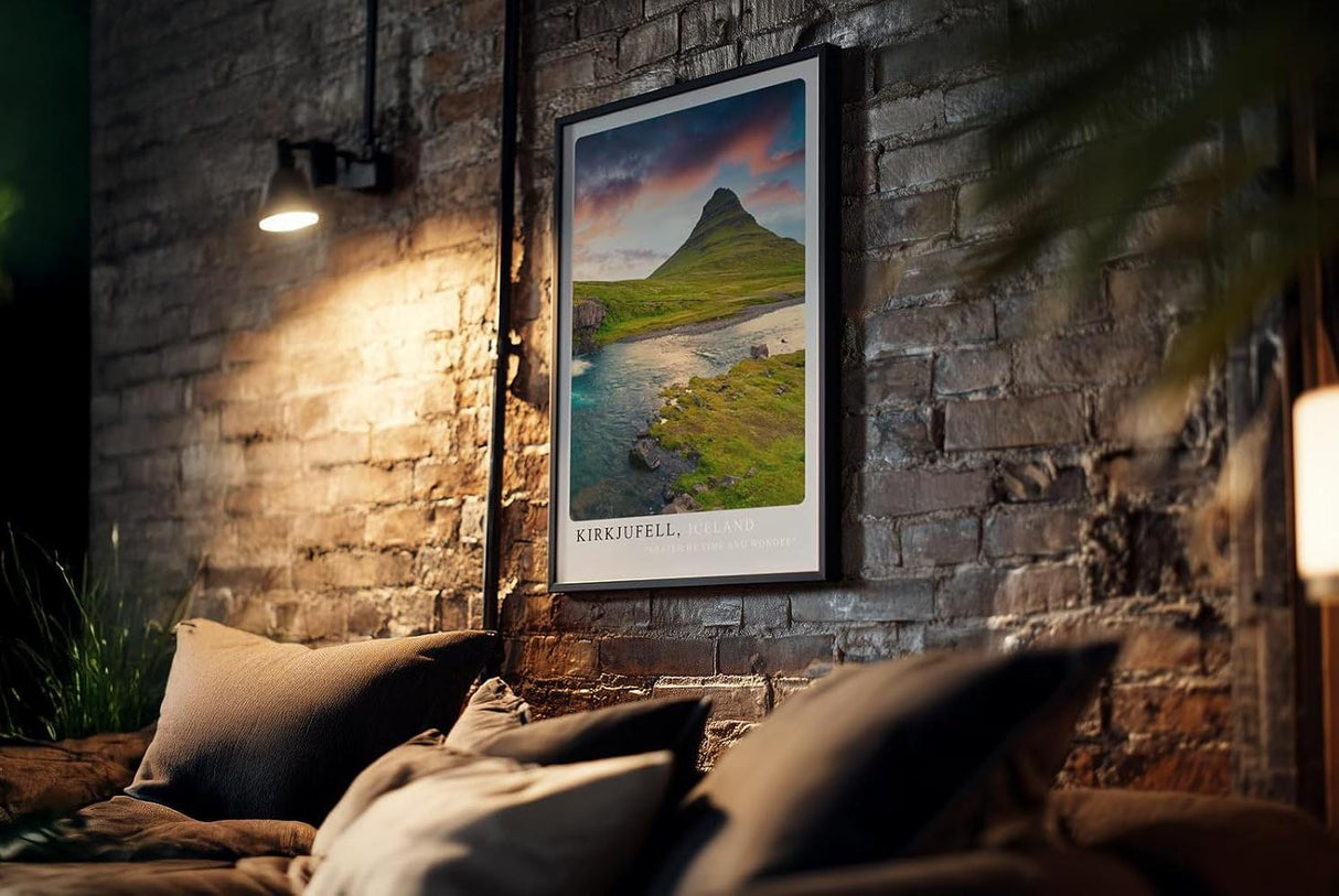Paul Sinus Kunstdruck 40x60cm Kirkjufell – Magischer Berg im Licht Islands mit Flusslauf im Vordergrund
