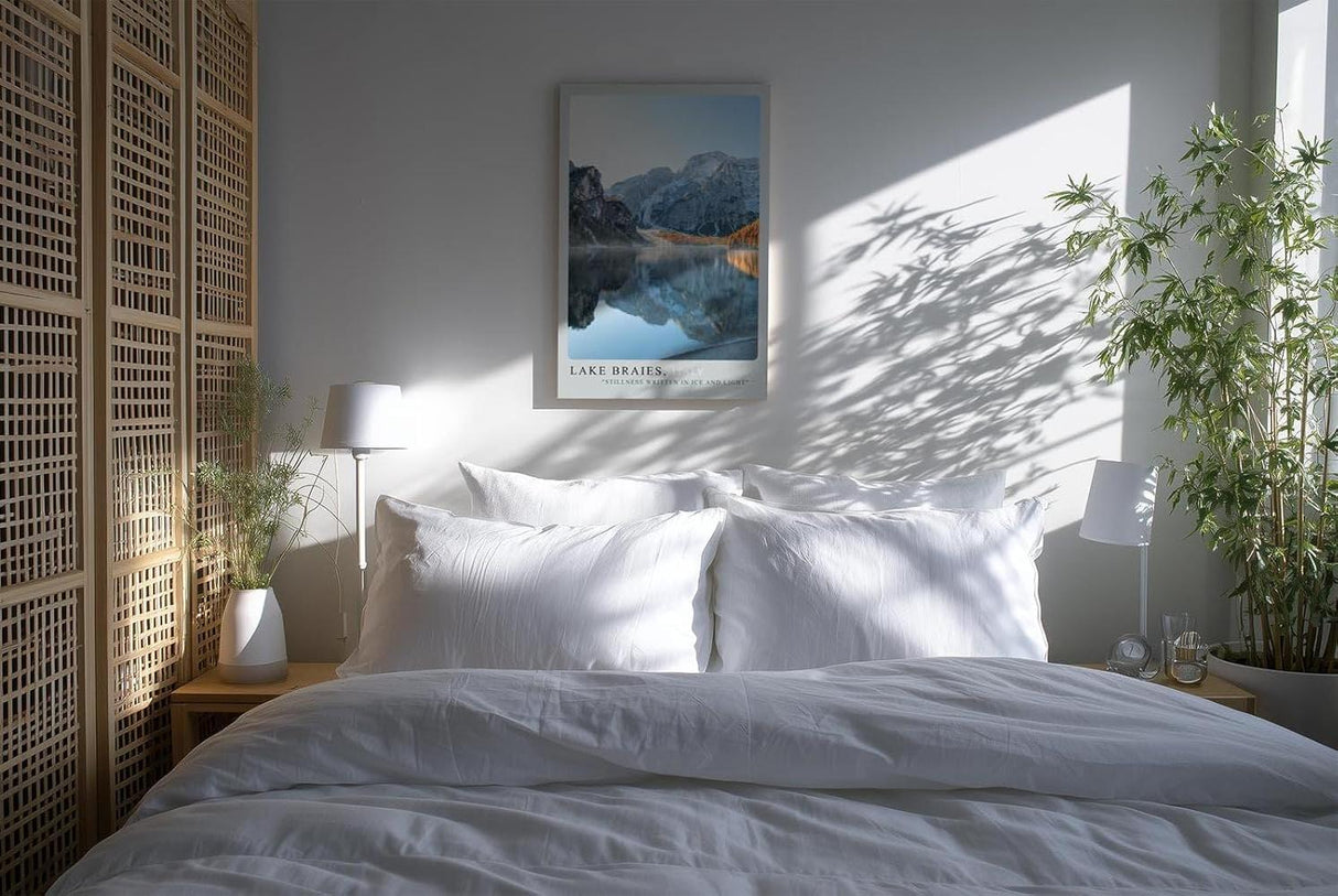 Paul Sinus Kunstdruck 40x60cm Lake Braies Italien – spiegelglatter Bergsee mit verschneiten Gipfeln in der Morgensonne
