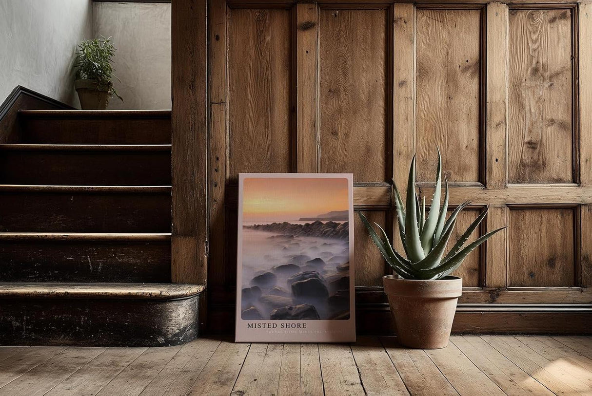 Paul Sinus Kunstdruck 40x60cm Misted Shore – stimmungsvolle Küstenlandschaft mit Felsen im Nebel und sanftem Licht