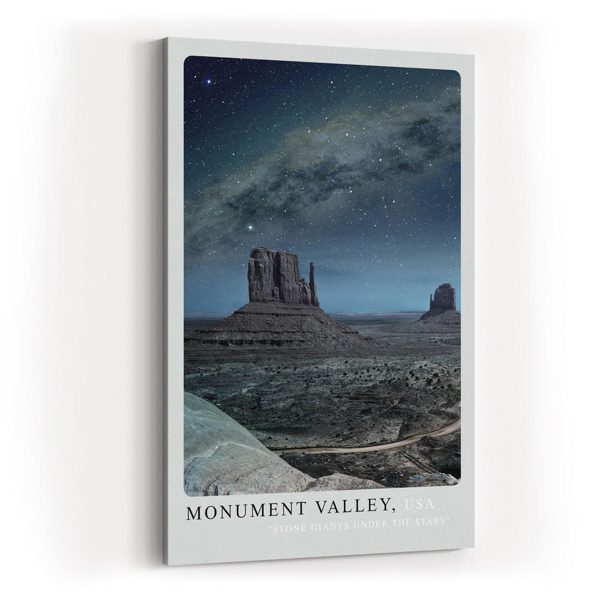 Paul Sinus Kunstdruck 40x60cm Monument Valley bei Nacht – Steinriesen unter dem Sternenzelt der USA