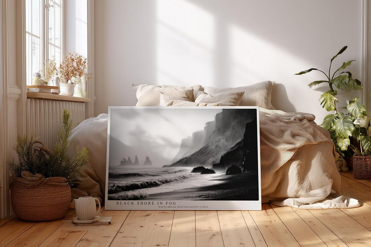 Paul Sinus Wandbild 120x80cm Black Shore in Fog dramatische schwarz weiß Küstenlandschaft Meer und Klippen Natur Fotokunst Poster für Wohnzimmer Büro