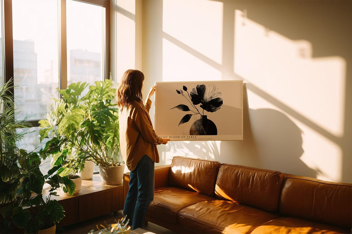 Paul Sinus Wandbild 120x80cm Blumen Vase minimalistische Kunst schwarz beige moderne Illustration Kunstdruck stilvolle Wanddekoration fuer Wohnzimmer Schlafzimmer Flur