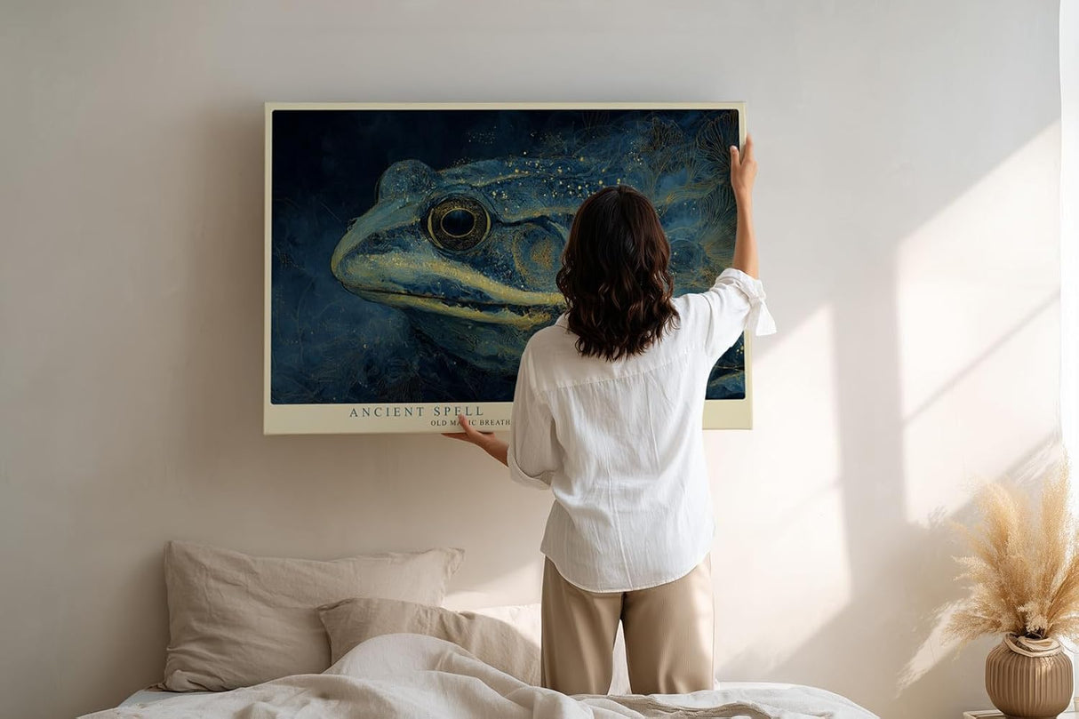 Paul Sinus Wandbild 120x80cm Frosch Portrait mystische Tierkunst blau gold moderne Illustration Wanddekoration fuer Wohnzimmer Büro