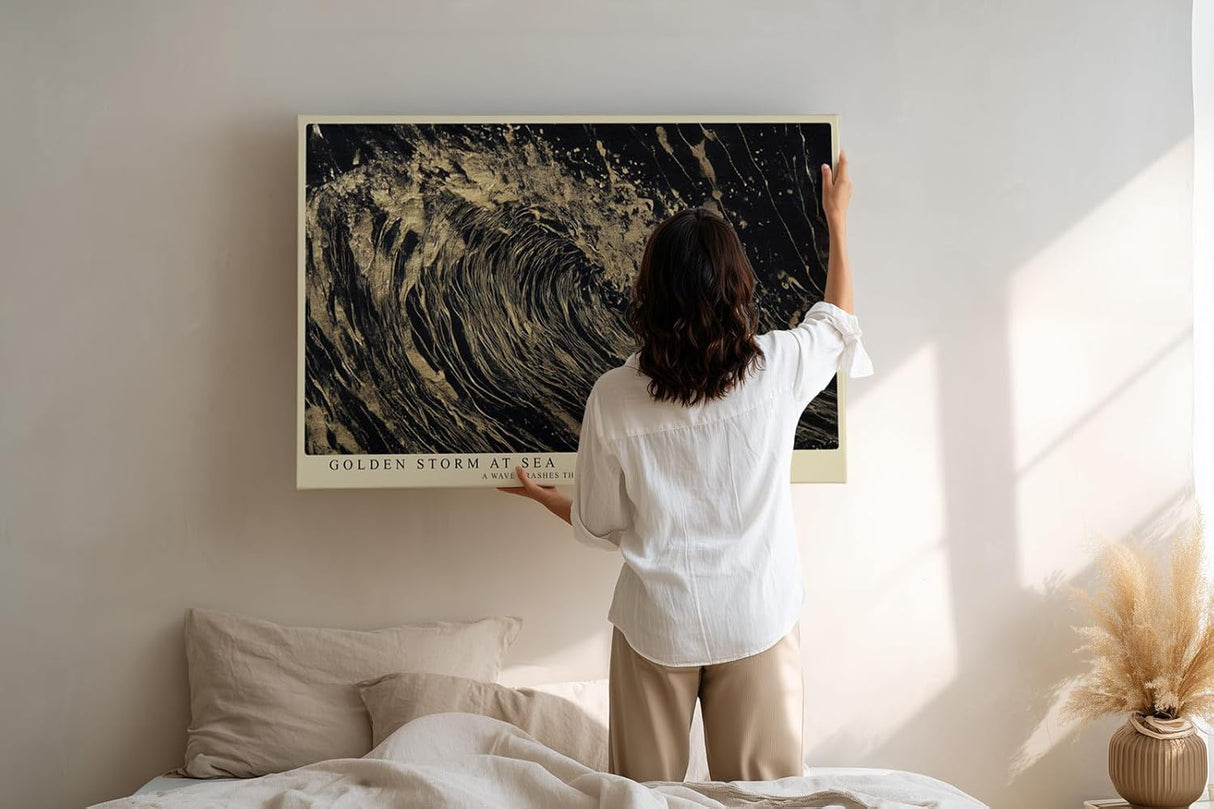 Paul Sinus Wandbild 120x80cm Goldene Sturmwelle – Dynamische abstrakte Ozeankunst mit dramatischen Goldstrukturen