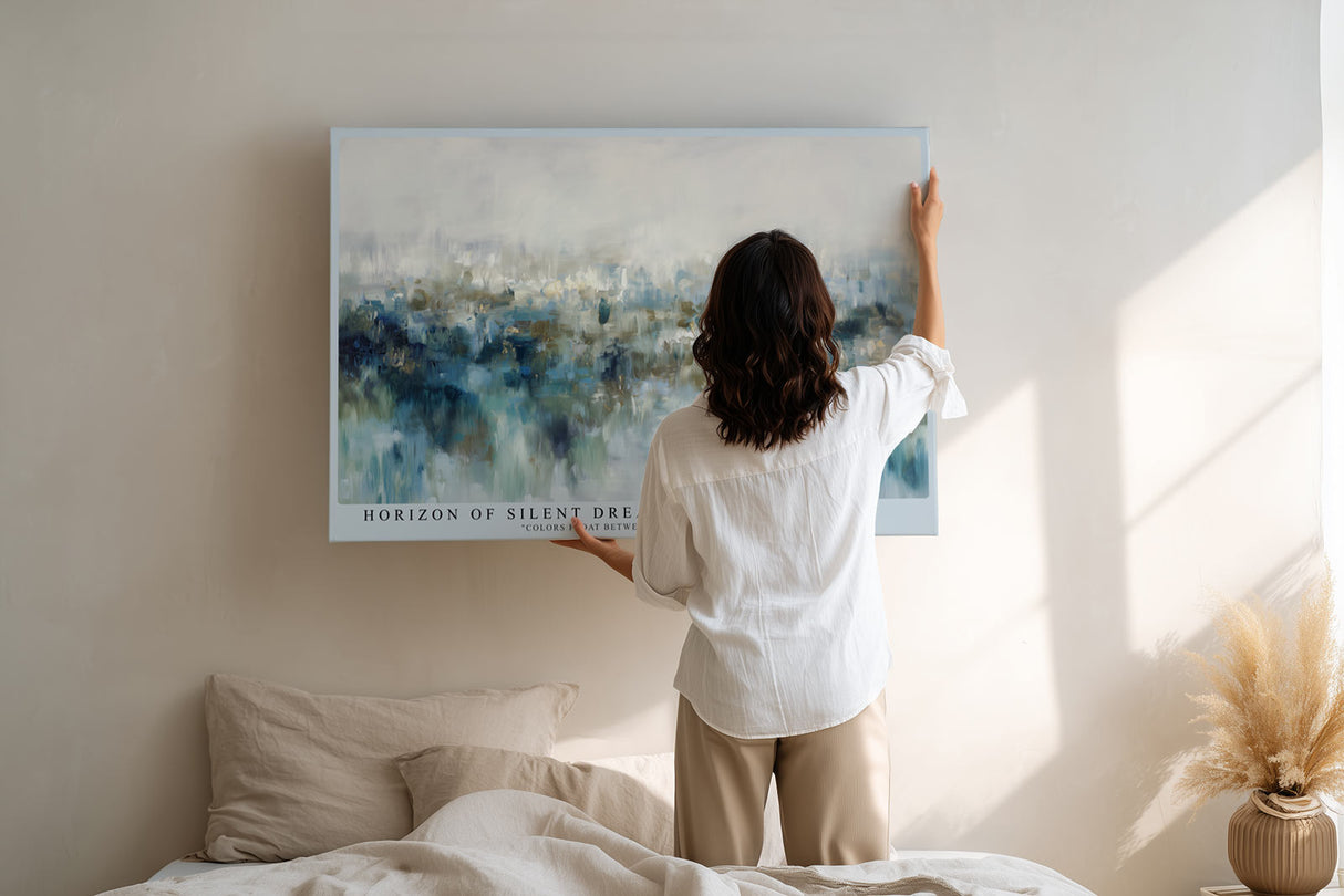 Paul Sinus Wandbild Horizon of Silent Dreams – Abstrakte Landschaft in Blau- und Beigetönen, Symbol für Ruhe, Tiefe und Leichtigkeit