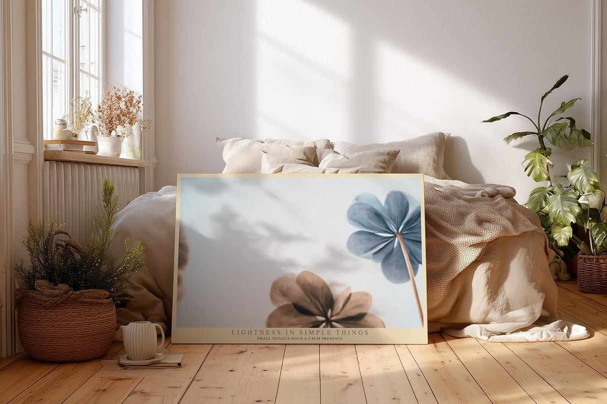 Paul Sinus Wandbild 120x80cm minimalistische Blumen Illustration in sanften Blau und Beigetönen ruhige florale Kunst modernes Naturbild für Wohnzimmer Büro