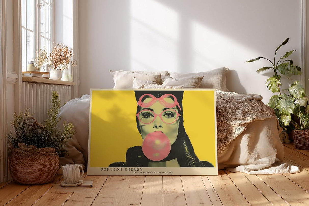 Paul Sinus Wandbild 120x80cm Pop Art Frauenportraet mit Kaugummi moderne Retro Illustration gelbe Hintergrundfarbe stilvolle Wanddekoration fuer Wohnzimmer Büro