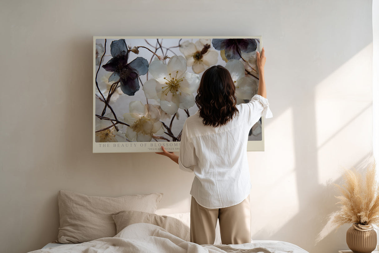 Paul Sinus Wandbild The Beauty of Blossoms – filigrane Blüten in zarten Weiß- und Blautönen symbolisieren Reinheit und Vergänglichkeit