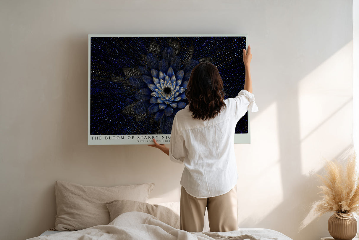 Paul Sinus Wandbild The Bloom of Starry Night – Leuchtende Blüte im Sternenmeer – Mystisches Wandbild mit Tiefe, Glanz und kosmischer Symbolik.