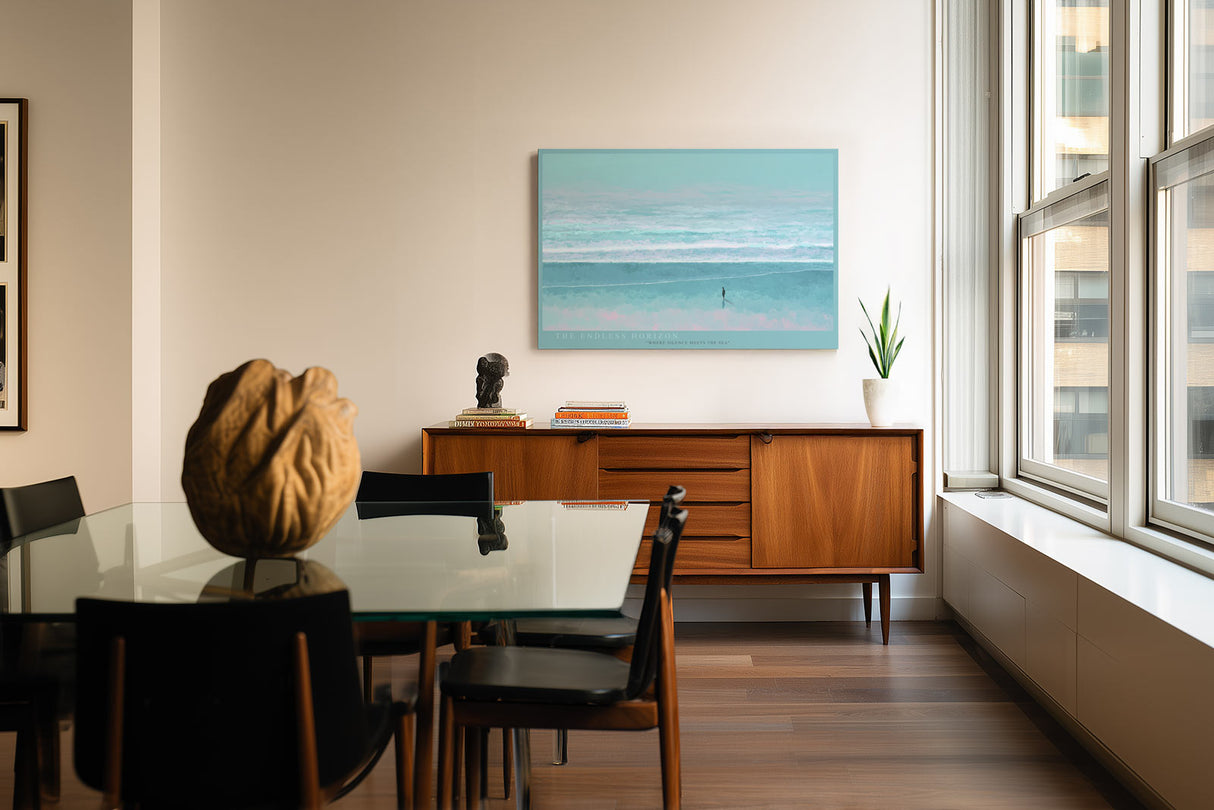 Paul Sinus Wandbild The Endless Horizon – Minimalistische Meereslandschaft mit sanften Blautönen und einsamem Spaziergänger am Ufer, Symbol für Ruhe, Weite und innere Einkehr