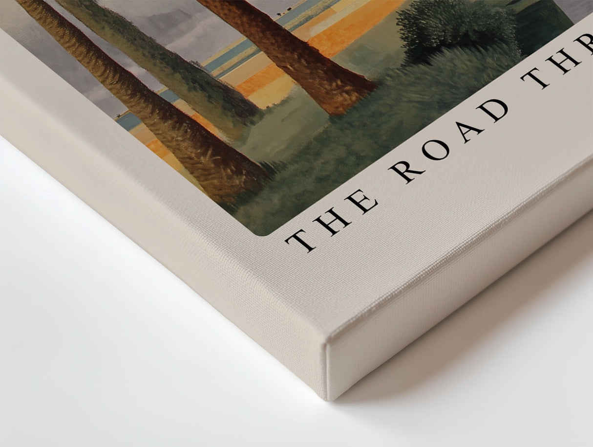 Paul Sinus Wandbild The Road Through Shifting Skies Weitläufige Landschaft mit Palmen und wechselnden Himmeln in einer Komposition aus Licht und Perspektive.