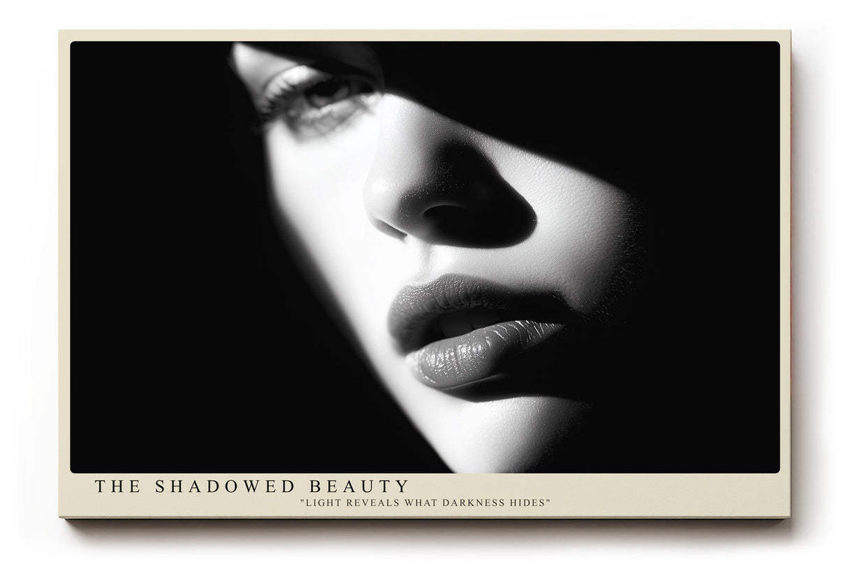 Paul Sinus Wandbild The Shadowed Beauty edles Porträtmotiv in Schwarzweiß mit starkem Licht-Schatten-Spiel für moderne Wohnräume mit Ausdruck und Tiefe