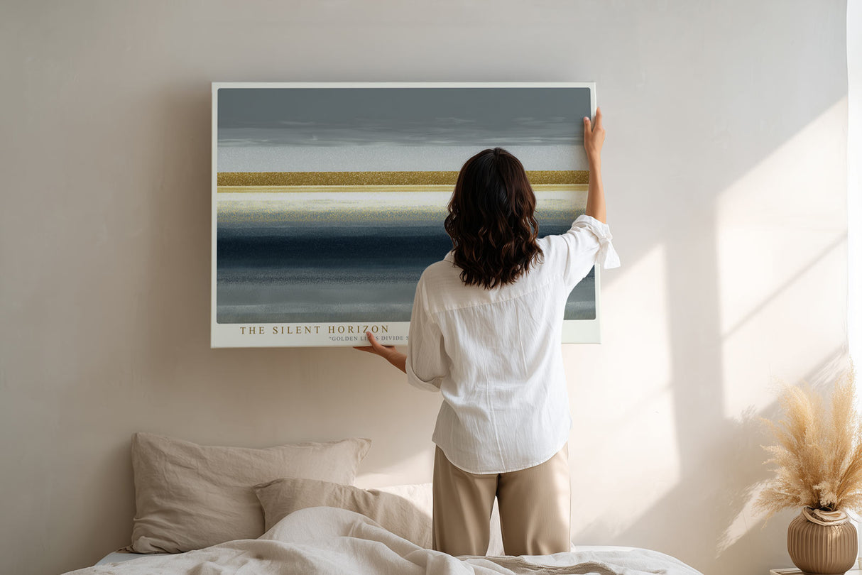 Paul Sinus Wandbild The Silent Horizon – Abstraktes Meerbild mit goldenen Linien, Symbol für Ruhe, Tiefe und endlose Weite