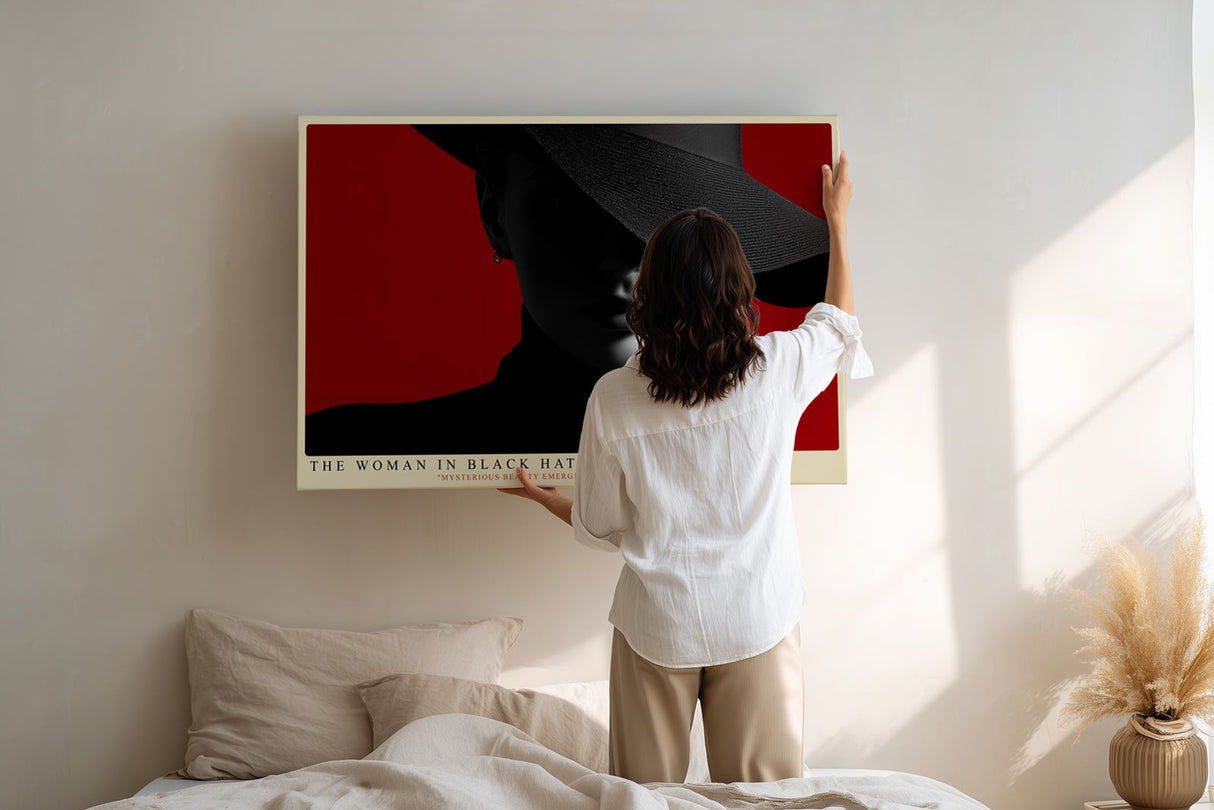 Paul Sinus Wandbild The Woman in Black Hat – Stilvolles Porträt einer Frau im schwarzen Hut vor rotem Hintergrund, Symbol für Eleganz, Stärke und Geheimnis