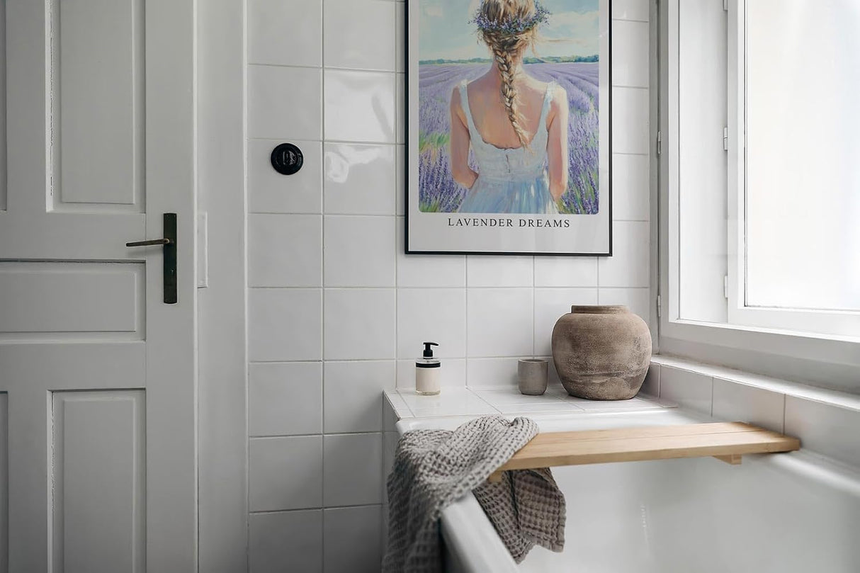 Paul Sinus Leinwandbild 80x120cm romantische Frau im Lavendelfeld mit zartem Blumenkranz – kunstvolles Leinwandbild für stilvolle Raumgestaltung