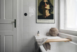 Paul Sinus Leinwandbild 60x90cm stilvolle Frau mit Sonnenbrille in ausdrucksstarker Lichtstimmung – kunstvolles Leinwandbild für moderne Raumgestaltung