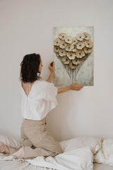 Paul Sinus 60x90cm Wandbild Blumenherz in Beige – Ausdrucksvolle Blütenkomposition mit emotionaler Blume