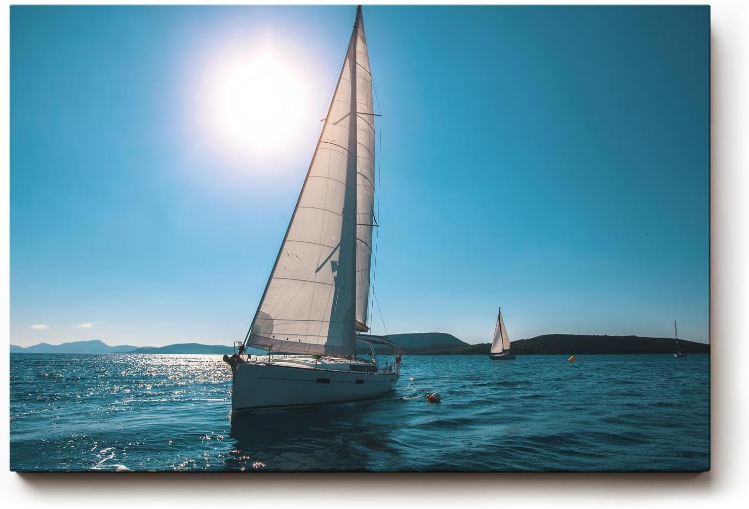 Sinus Art Wandbild 120x80cm Friedvolle Szene eines Segelboots unter blauem Himmel mit strahlendem Sonnenschein