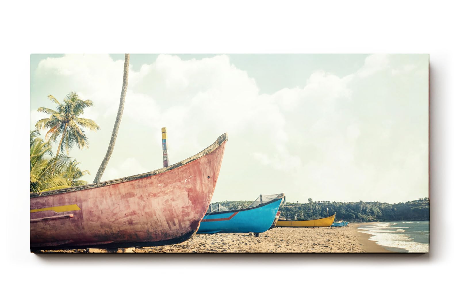 Sinus Art Wandbild 120x80cm Farbige Boote auf Sandstrand mit Palmen und tropischem Himmel im nostalgischen Stil