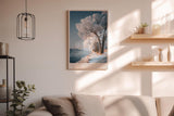 Paul Sinus Wandbild in 40x60cm The Silver Edge – Winterliche Flusslandschaft mit schneebedeckten Bäumen, elegante Naturdarstellung in kühlen Tönen