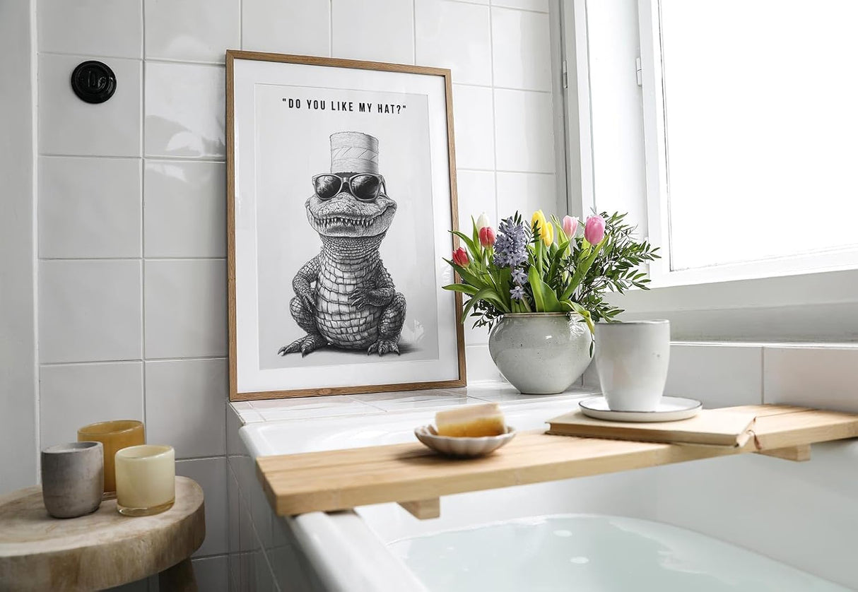 Paul Sinus Poster/Leinwandbild/Rahmenoption – Cooles Krokodil mit Klopapierhut – Lustige WC-Deko für dein Badezimmer
