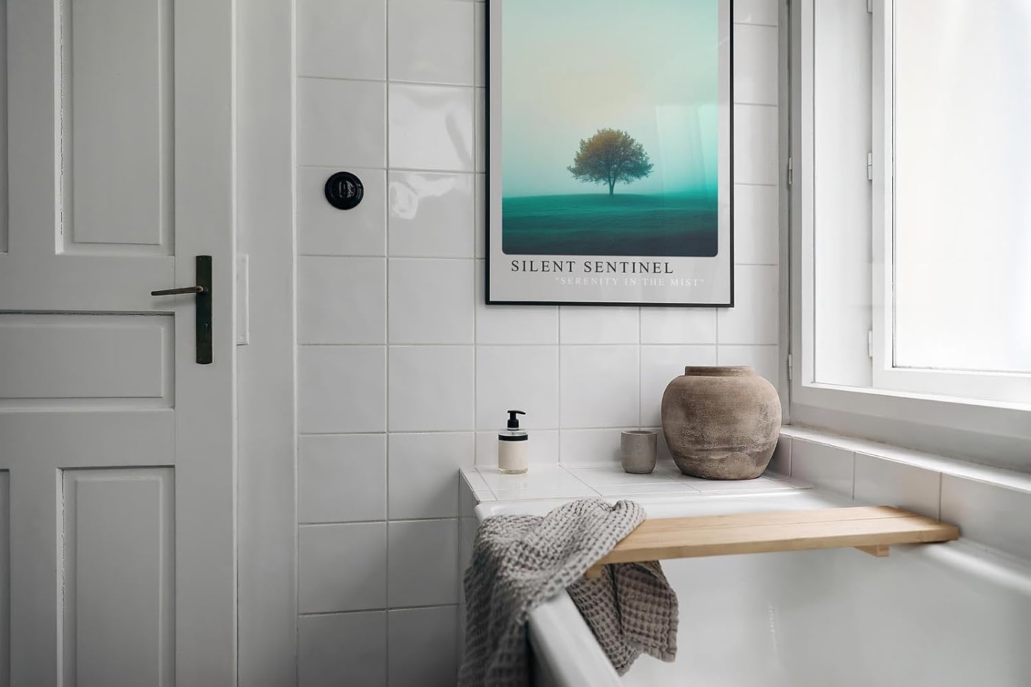 Paul Sinus Leinwandbild 40x60cm minimalistisches Landschaftsbild mit einsamem Baum im sanften Nebel, beruhigende Wandkunst