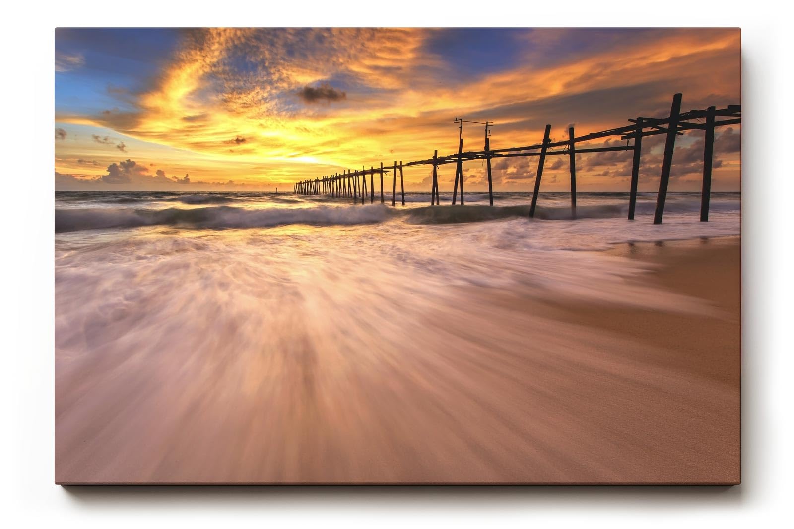 Sinus Art Wandbild 120x80cm Dramatische Szene mit bewegtem Wasser und historischem Holzsteg bei Sonnenuntergang