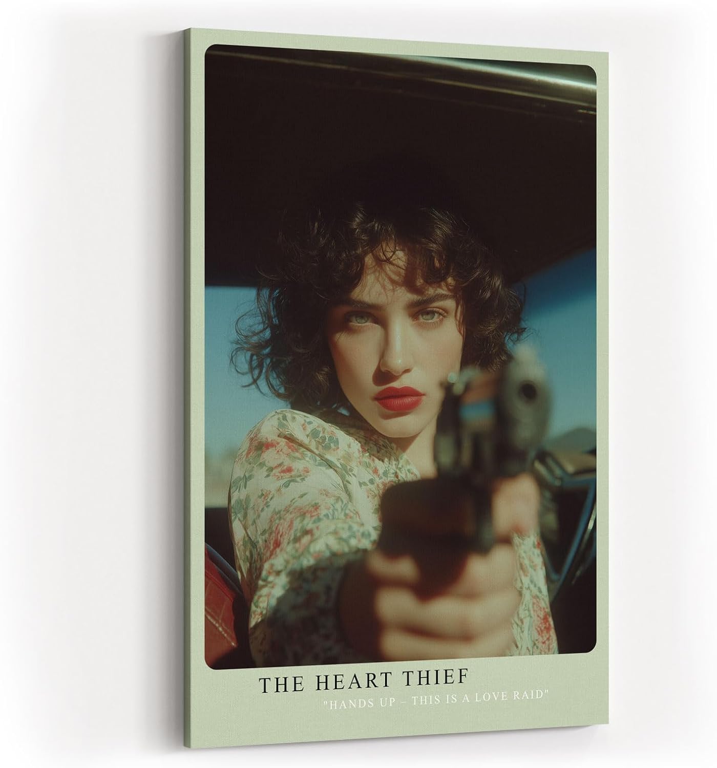 Paul Sinus Wandbild in 40x60cm The Heart Thief Porträt einer Frau mit entschlossenem Blick, die eine Pistole direkt auf den Betrachter richtet