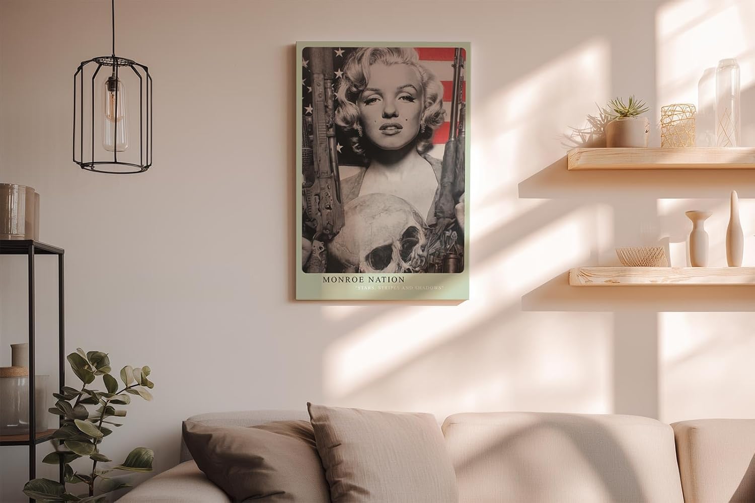 Paul Sinus Wandbild in 40x60cm Marilyn Monroe mit Gewehren in Schwarz-Weiß vor US-Flagge – ausdrucksstarkes Pop-Art-Porträt