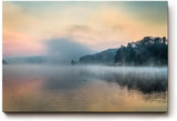 Sinus Art Wandbild 120x80cm Sanfter Nebel schwebt über dem stillen Wasser vor bewaldeter Uferlinie